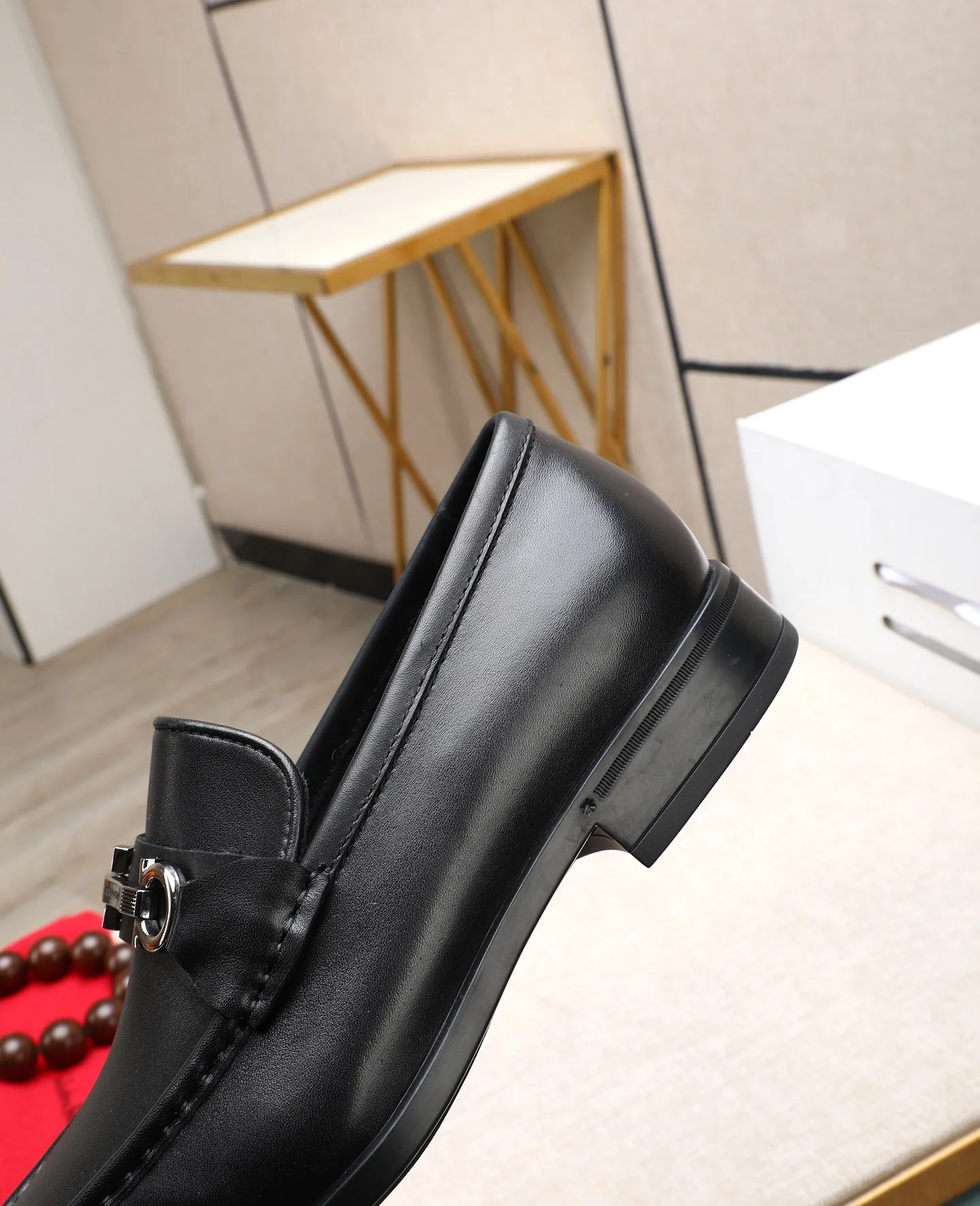 Men's clothing and shoes 💰700📛📛High-end goods! Salvatore Ferragamo is the world's top luxury footwear brand. It comes from Italy, the kingdom of fashion. It is famous all over the world for its traditional handmade design and novel styles... 🚶🏻🚶🏻 Top-quality suit shoes are sold simultaneously at the counter. This style is purely handmade. The fabric is imported Italian calfskin➕soft water-dyed cowhide lining. Specially available with original deep rubber outsole🌀🌀Size: 38➖44